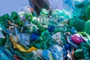 Read more about the article अति उपयोग के कारण प्लास्टिक बना प्रदूषण
