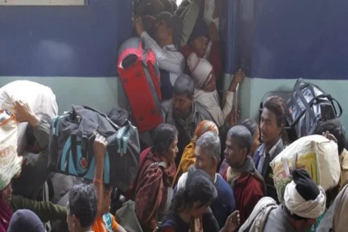 गुजरात में उत्तर भारतीयों के विरूद्ध प्रांतवाद क्यों?