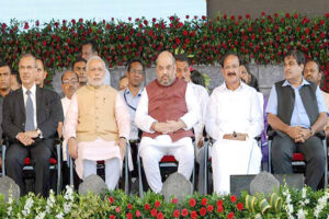 केंद्र में नरेंद्र, राज्य में देवेंद्र
