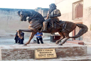 Read more about the article पाकिस्तान में महाराजा रणजीत सिंह की तोड़ी गयी प्रतिमा