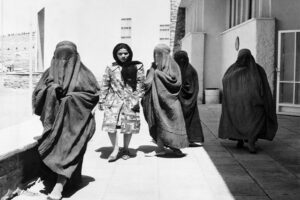 Read more about the article अफगानिस्तान : महिलाओं के मिनी स्कर्ट से बुर्का तक की कहानी