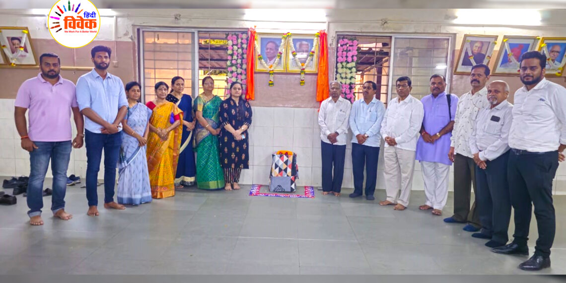 स्व. नाना साहेब कचरे और स्व. बालासाहेब कचरे की प्रतिमा का अनावरण