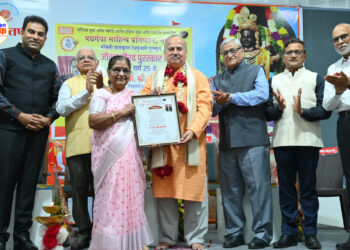 पितांबरी के रवींद्र प्रभुदेसाई ‘जीवनगौरव पुरस्कार’ से सम्मानित