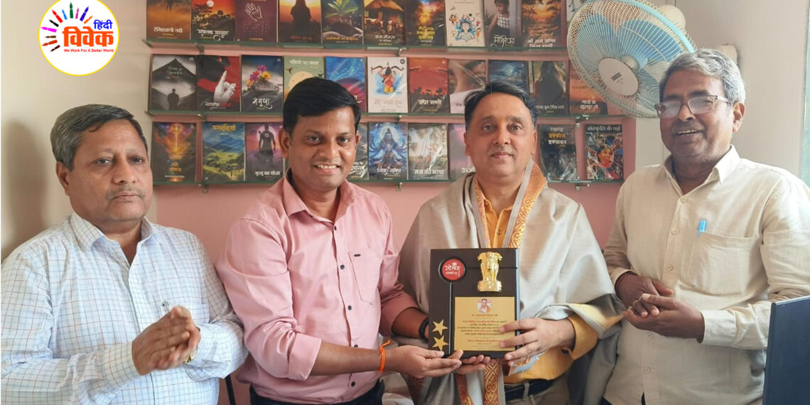 राकेशमणि तिवारी आदर्श पत्रकार पुरस्कार से सम्मानित